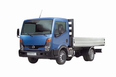 Автостекла Nissan Cabstar c установкой в Москве